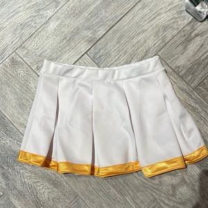 UofM game day skirt from Hype and Vice! Size medium